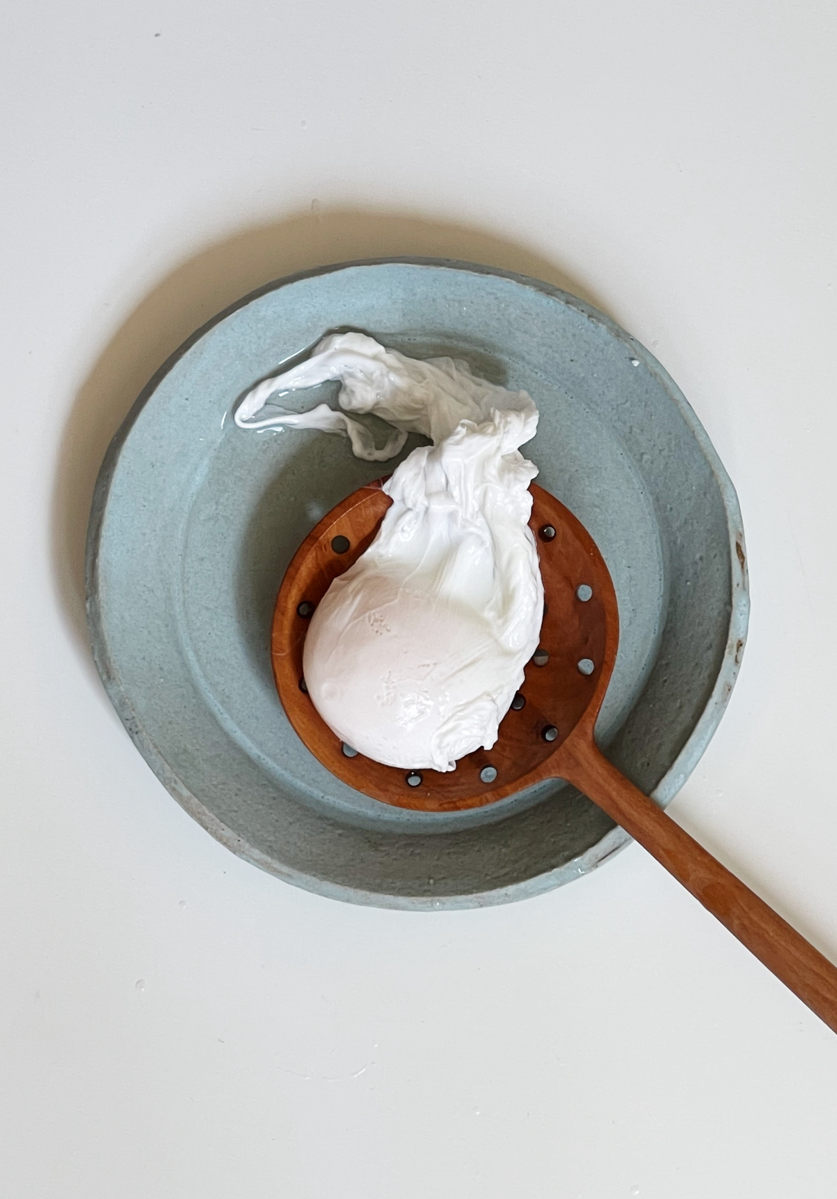 Camille Becerra's Primer to a Perfect Poached Egg Camille Becerra's Primer to a Perfect Poached Egg